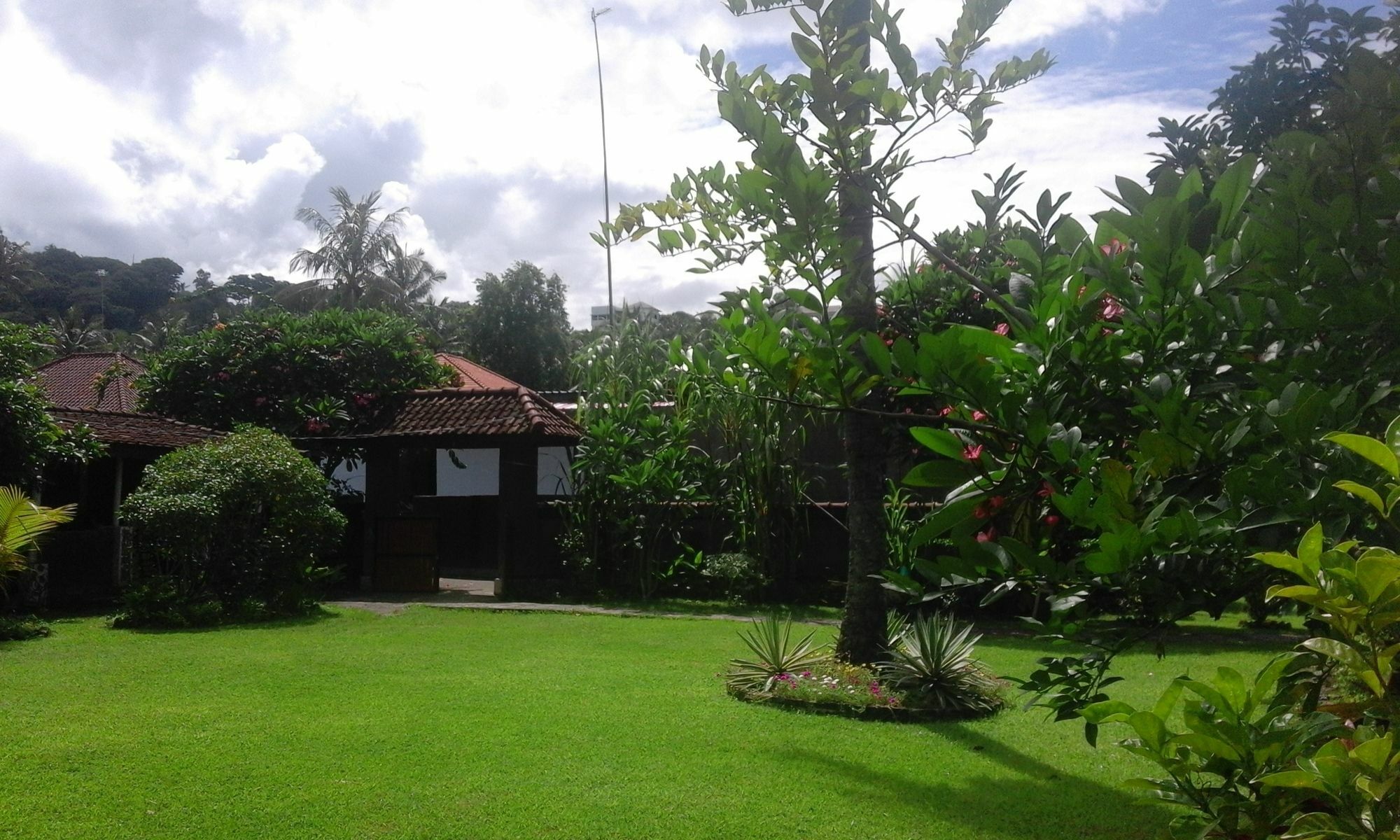 Indah Homestay And Cooking Classes Senggigi Exterior photo